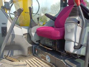 Excavadora hidráulica de orugas Komatsu PC78US usada en buen estado con certificación EPA CE Características de la bomba de caja de cambios del motor central - Product Image 6