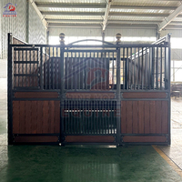 Establos de madera Ameristall, establos económicos para caballos, puertas para establos en venta para cuartos de aparejos.