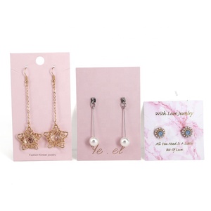 Yilucai <span class=keywords><strong>personnalisé</strong></span> rose petites boucles <span class=keywords><strong>d</strong></span>'oreilles porte-colliers feuille <span class=keywords><strong>d</strong></span>'or cartes porte-cartes en papier - Product Image 2