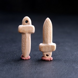 Pendentif hache en bois de pêche élégant et raffiné, 3 cm, ornement DIY, breloque tendance - Product Image 2