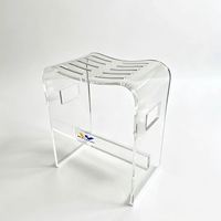 Chaise en acrylique, tabouret en acrylique avec assise à lattes, banc moderne en acrylique pour salon et salle de bain, marchepied décoratif en acrylique