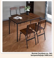 Vente directe usine : Ensemble table et chaises de salle à manger rectangulaire moderne et minimaliste en acier et bois, quatre places, avec espace de rangement compact