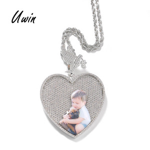 UWIN 2026 Nuovo Arrivo Ciondolo a Cuore con Zirconi Cubici (CZ) Completamente Tempestato, con Portafoto e Vassoio per Immagini Commemorative - Product Image 2