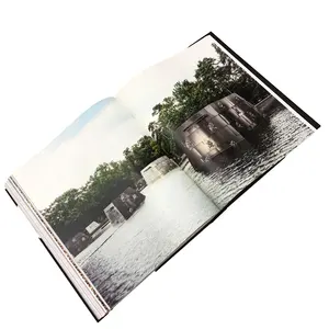 Drukboek Over Premium Kunst En Gecoat Papier Met Genaaid Bindend Boekuitgeverij Van Hoge Kwaliteit