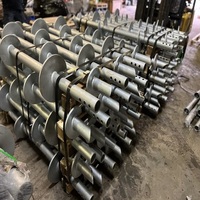 L'ancre hélicoïdale de fondations hélicoïdales installent la pile hélicoïdale pour la production d'énergie éolienne