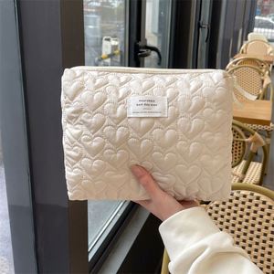Sac de rangement pour cosmétiques de haute qualité, motif cœur, écologique, sac de voyage pour cosmétiques, pochette de maquillage en coton matelassé en forme de cœur - Product Image 4