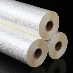 Film de plastification thermique BOPP à toucher doux, motif grille brillante, 320 mm x 200 m x 25 microns - Product Image 4