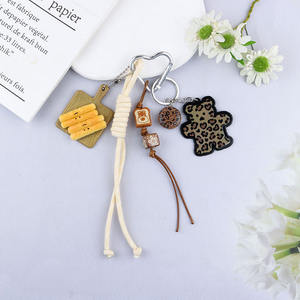 Porte-clés Coeur en Alliage de Crème Glacée au Chocolat de Simulation d'Ours en Acrylique Créatif Petits Accessoires Polyvalents pour Sacs - Product Image 3