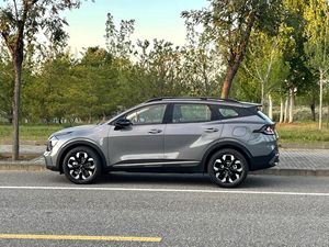 Nuova Auto Coreana <span class=keywords><strong>Kia</strong></span> <span class=keywords><strong>Sportage</strong></span> 2026, <span class=keywords><strong>KIA</strong></span> <span class=keywords><strong>Sportage</strong></span> HYBRID 1.5 T R ACE 2.0L 2WD SUV a Benzina, Auto Nuove in Vendita 2025 - Product Image 5