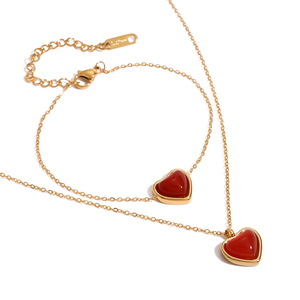 Juego <span class=keywords><strong>de</strong></span> Collares y Pulseras J&D <span class=keywords><strong>Serie</strong></span> Año Nuevo, Acero Inoxidable, Oro 18K, Dije <span class=keywords><strong>de</strong></span> <span class=keywords><strong>Corazón</strong></span> con Ágata Roja - Product Image 1