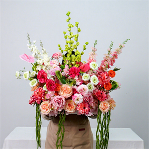 Bouquet floral romantique de 60 cm en soie rose vif, fleurs artificielles, roses et hortensias mélangés, arrangement floral de style insulaire - Product Image 1