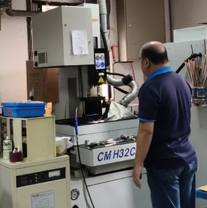 Good Quality Durable OEM High Precision Practical SKD61 Material Hot Runner System Custom Automotive <b>Plastic</b> Injection <b>Mould</b> TW - Product Image 2