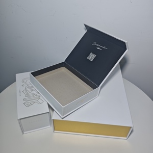 Top Bán Cao Cấp Trắng & Vàng Đóng Cửa Từ In Ấn Đồ Trang Sức & Nước Hoa Bao Bì Hộp Quà Tặng Sử Dụng Thân Thiện Với Môi Chất Liệu - Product Image 4