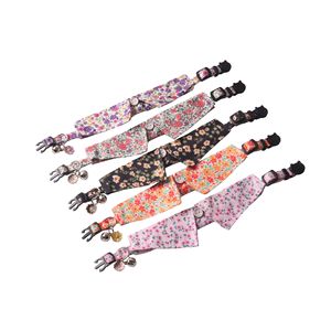 Collier pour chat à fleurs imprimées à dégagement rapide avec clochette pour la vente en gros - Product Image 3