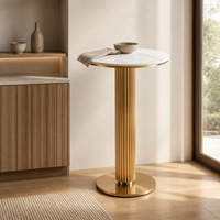 Table de bar ronde avec plateau en pierre frittée, base en acier cannelé doré, table haute de cocktail, fabrication OEM