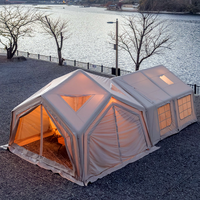Grande tente gonflable de partie de famille de cube en air avec l'isolement extérieur d'hiver de camping