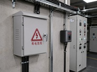 Boîtier de distribution électrique IP66 380V 630A avec verrouillage biométrique, contrôle de compensation, borne de connexion intérieure IEC CE