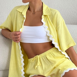 Conjuntos de Dos Piezas para Mujer, Verano, Estilo Casual para el Hogar, Camisas con Borde Ondulado y Pantalones Cortos, Diseño Personalizado de Fábrica - Product Image 1