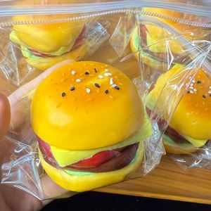 NUEVO Juguete Antiestrés Viral de Tiktok, Taba Sticky Hamburger, Textura Cremosa Súper Pegajosa, Regalo para Niños y Adultos con Temática de Comida - Product Image 2