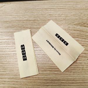 Étiquettes tissées personnalisées pour vêtements, avec logo privé imprimé sur t-shirt - Product Image 3
