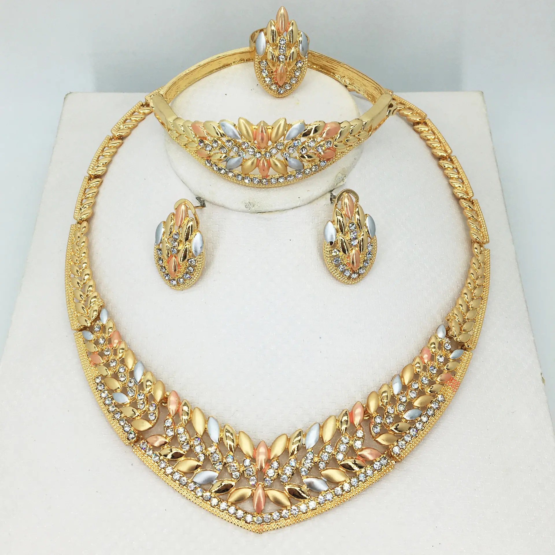 Fashion 18k Gold Plated African Dubai Indian Women Wedding Bridal Crystal Jewelry Necklace Earring Sets 2022