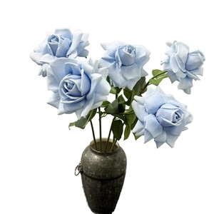 Grande rose artificielle bleu clair DAMAI, cinq grandes roses bleues en soie pour mariage, décoration de table, vase, photographie - Product Image 3