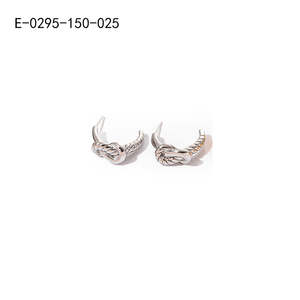Pendientes de Nudo de Acero Inoxidable 316L, Chapados en Oro PVD, Resistentes, Sostenibles, Joyería de Moda - Product Image 1