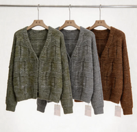 Cardigan court en maille pour femme, col en V, devant ouvert, motif quadrillé ajouré, fil mèche à mèches vert sauge et paillettes argentées, marque privée