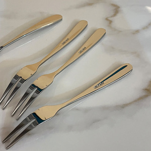 Forchette in Acciaio Inox 304 Lucidate a Specchio, Design Moderno e Semplice, Forchette Spesse di Alta Qualità per Frutta, Snack e Dolci - Product Image 1