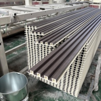 Panneaux muraux décoratifs en PVC rainurés pour aménagement intérieur commercial, imperméables, pour villas et appartements de luxe
