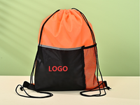 Sac à dos personnalisé en polyester avec logo, patchwork et cordon de serrage, avec poche en filet pour le basketball, la corde à sauter, les étudiants, la gym et les sports