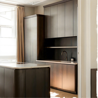 Armoires de cuisine Shaker en placage de bois George avec îlot en marbre, mobilier de cuisine moderne en bois pour projets résidentiels