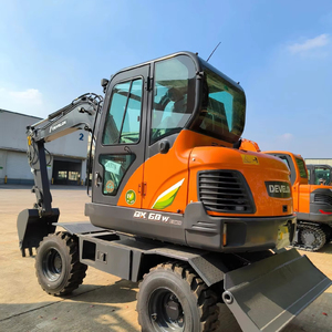 Excavatrice sur roues compacte Develon DX60W ECO hautement mobile pour projets urbains - Product Image 1