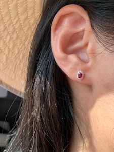 Pendientes Xinfly Classic Rock Sugar Version Huggie con Rubí y Diamante Rosa para Bodas y Fiestas, Joyería Infantil Perfecta - Product Image 4