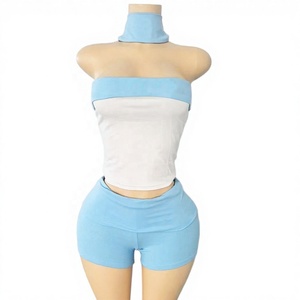 Set Loungewear da <span class=keywords><strong>Donna</strong></span> in Tessuto Traspirante con Top Corto Ricamato e Pantaloncini a Pieghe Svasati - Product Image 3