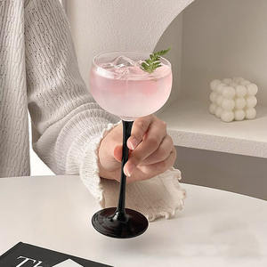 Tasse en verre à <span class=keywords><strong>pied</strong></span> haut créative personnalisée à tige noire Home bar Tasse en verre à <span class=keywords><strong>vin</strong></span> rouge à haute teneur en borosilicate - Product Image 4