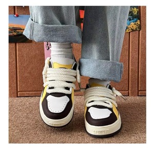 Baskets décontractées tendance à lacets pour hommes, style skateboard et marche, avec design bas et personnalisable - Product Image 6