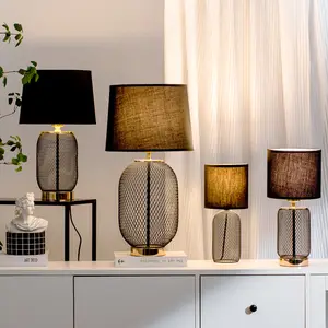 Lampada da tavolo da scrivania per Hotel con gabbia a rete antica di tendenza contemporanea lampada da comodino in ferro nero per la decorazione domestica