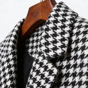 Blazer homme <span class=keywords><strong>noir</strong></span> <span class=keywords><strong>et</strong></span> <span class=keywords><strong>blanc</strong></span> à motif <span class=keywords><strong>pied</strong></span>-<span class=keywords><strong>de</strong></span>-<span class=keywords><strong>poule</strong></span> <span class=keywords><strong>en</strong></span> polyester, tissu polyester infroissable, motif rétro classique pour un style décontracté - Product Image 2