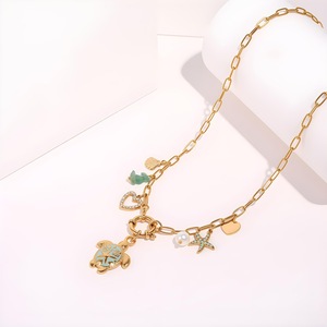 Collar <span class=keywords><strong>de</strong></span> Tortuga Marina Colorida, Chapado en Oro <span class=keywords><strong>de</strong></span> 18K, Diseño <span class=keywords><strong>de</strong></span> Elementos Oceánicos en Acero Inoxidable, Joyería <span class=keywords><strong>para</strong></span> Vacaciones - Product Image 2