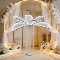 Décoration de scène de mariage : Grande feuille LED lumineuse avec pampilles en organza et cristaux pour allée de cérémonie, idéale pour banquets et événements festifs
