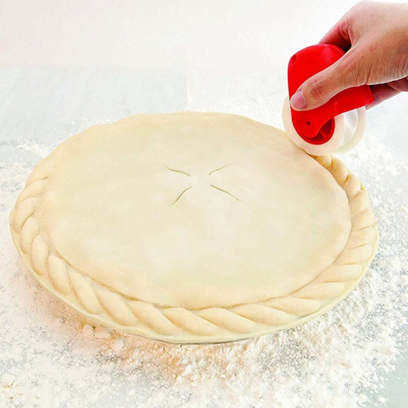 Пластиковый роликовый нож для выпечки