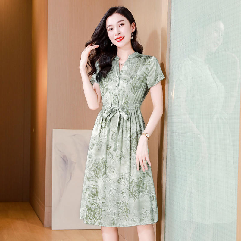 สีเขียว