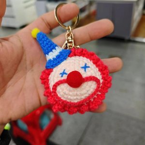 Bán Buôn Handmade Vui Màu Crochet Joker Keychain Của Phụ Nữ Hợp Thời Trang Đan Phim Hoạt Hình Túi Xách Quyến Rũ Sang Trọng Móc Khóa Đồ Chơi - Product Image 2
