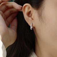 Boucles d'oreilles créoles en argent sterling 925 à double rangée de moissanite pour femme, boucles d'oreilles huggie en moissanite à griffes partagées style éternité