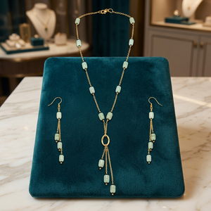 Collier personnalisé Mayrabygungun en laiton italien plaqué rhodium avec perles de jade vert sauge en forme de baril, maillons ovales et pendentif Y en forme de lariat avec pompon - Product Image 6