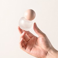 Flacon de fond de teint en verre dépoli sphérique de 30 ml, bouchon à bille rose mat, pompe à lotion, emballage pour soins de la peau, vente en gros