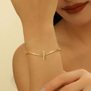 Jingciren Boutique Source fabrica accesorios transfronterizos para Europa y Estados Unidos, nuevos, resistentes a la decoloración, con apertura en forma de C y ajustables. - Product Image 2