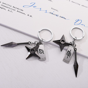 Porte-clés Thème Anime Ninja avec Breloques Nuage Rouge, <span class=keywords><strong>Shuriken</strong></span> et <span class=keywords><strong>Kunai</strong></span> – Anneau Porte-clés en Métal pour Fans d'Anime – Cadeau – Vente en Gros Fabricant - Product Image 3