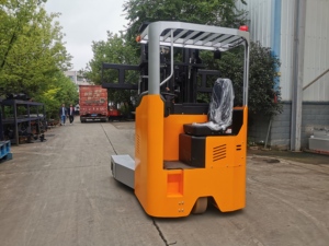 Chariot élévateur électrique à mât extensible YCMG 1,5 tonne 2 tonnes certifié CE, chariot élévateur à mât extensible pour allées étroites 1500 kg 2000 kg, chariot élévateur à mât extensible autoporté pour entrepôt - Product Image 4